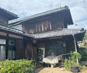 木造2階建ての和風住宅の外観写真
