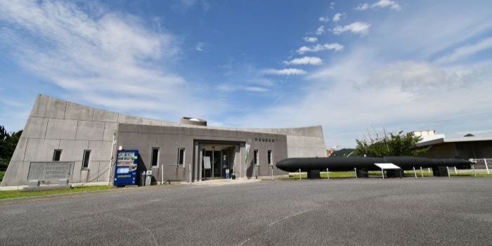 山口県平生町にある阿多田交流館を正面から見た写真